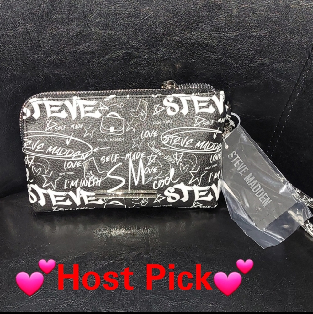 💕HP💕NWT Steve Madden BTRELL Black/White Faux Leather Wristlet💕